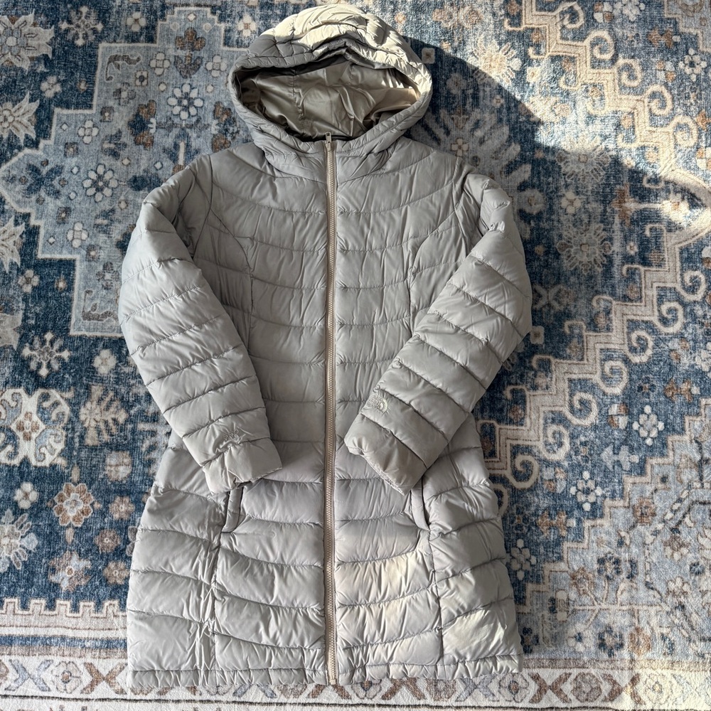 The North Face Women's Light Gray Hooded Puffer Jacket